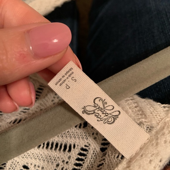 Quarter sleeve, lace, open back free people top - Picture 3 of 3